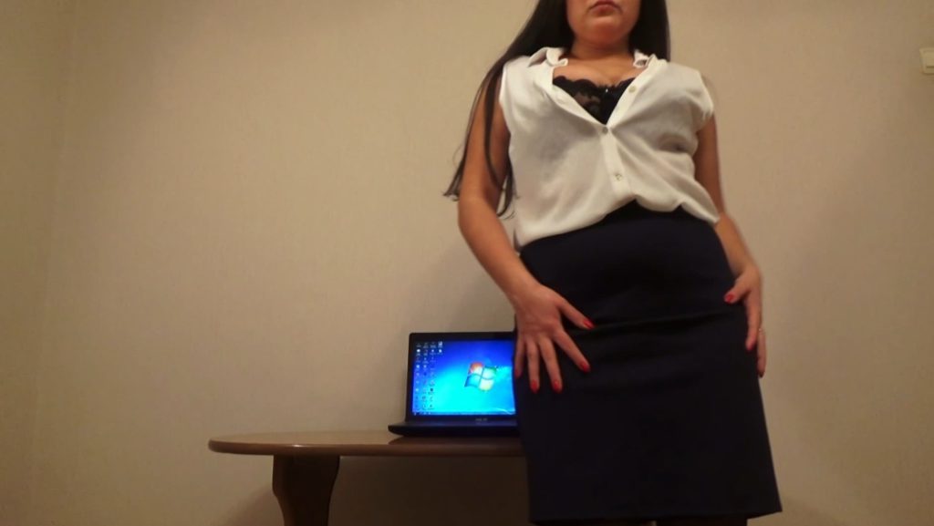 Shitting on slave at work - Nikole