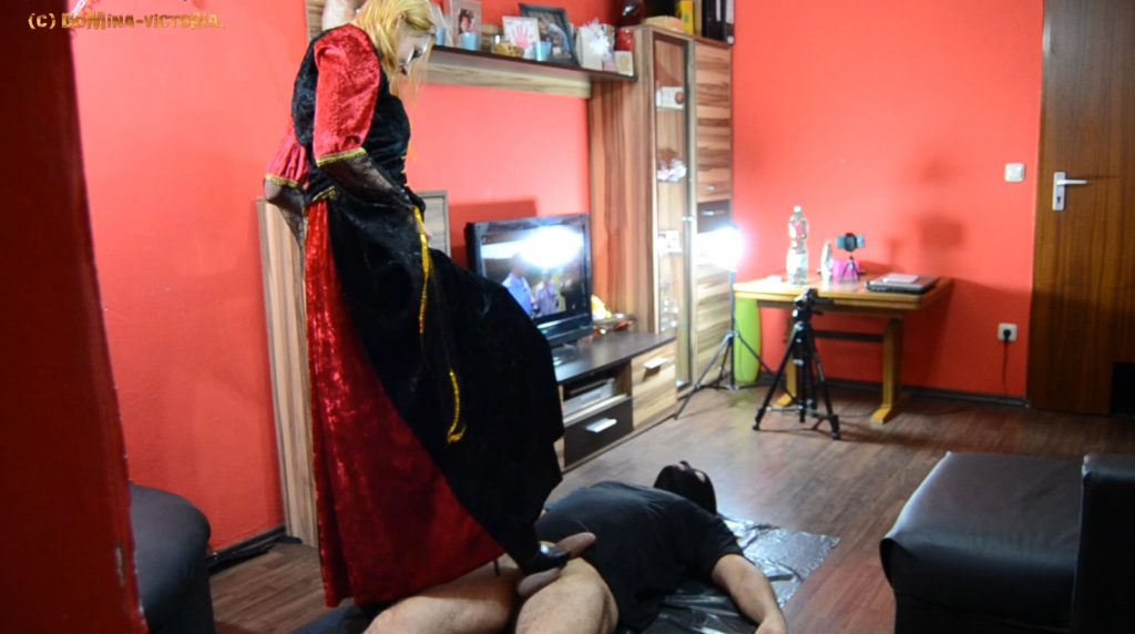 Domina Victoria 2