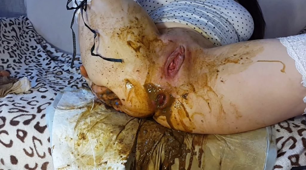 White Panties Diarrhea – Anna Coprofield - 5