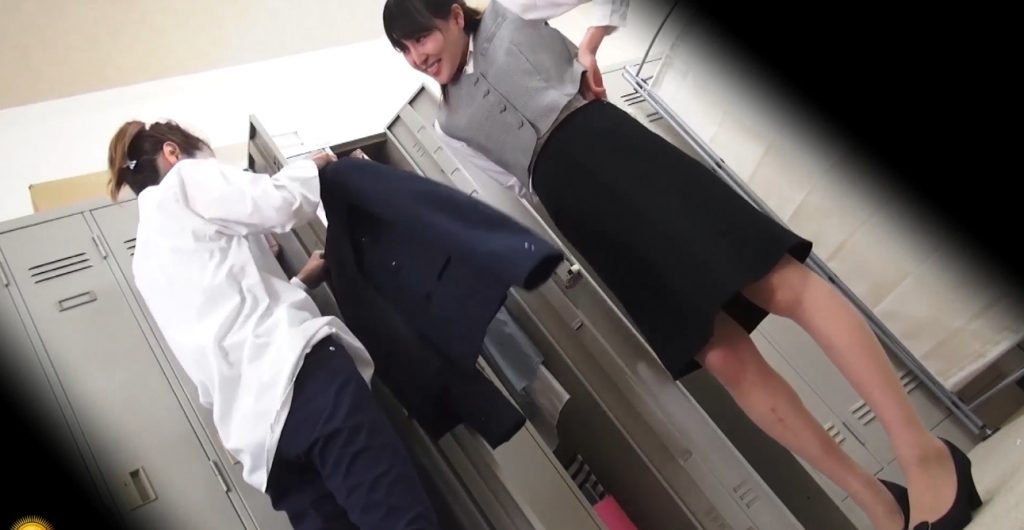Diarrhea, peeing and pooping in public toilet room - 1