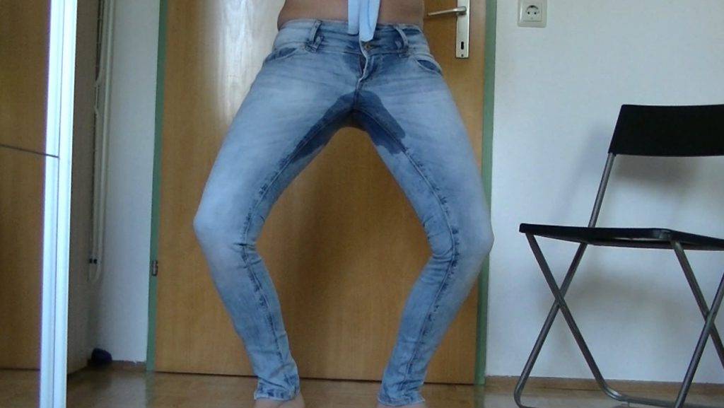 MariaDevot - Verschissen and bugger off (Pooping in Jeans) - 2