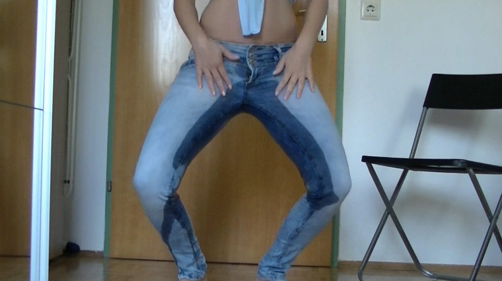 MariaDevot - Verschissen and bugger off (Pooping in Jeans) - 3
