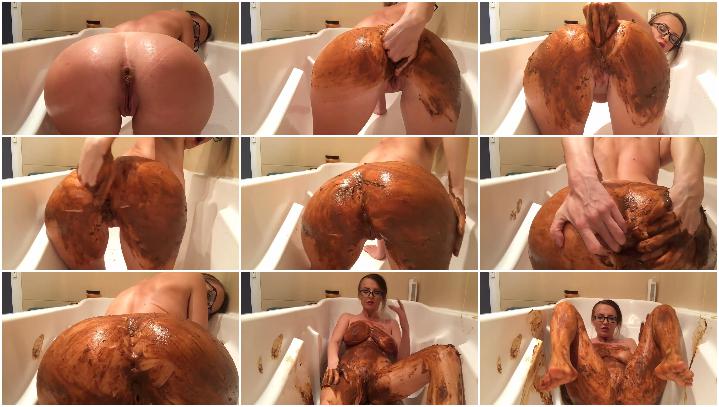 Smearing In Bathtub From Josslyn Kane In Full HD