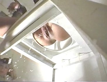 WC - pour Dames - Two Goddess Dominate one male slave - screen 6