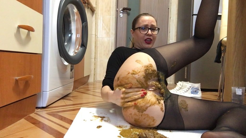 ACCIDENT ON MY WAY HOME ( PANTYPOOPING) ELLAGILBERT - Screen 2