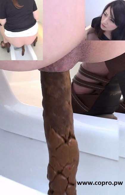 BFFF-08 Four angle view girls shitting in toilet and suck dildo. (FHD 1080p) DLFF-059