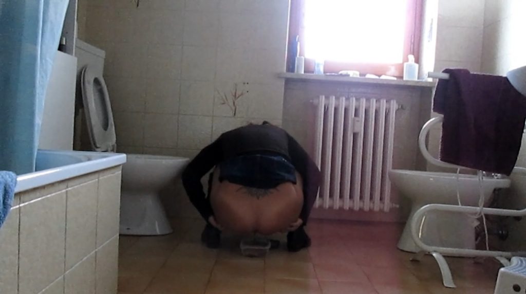 Moana Voglia - How Much My Shit Weighs (HD-720p)