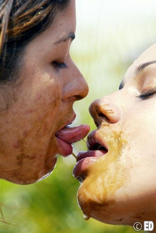 Lesbian Scat PHOTO Collection 4