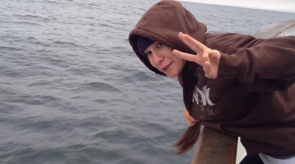 Brittany Throwing up on a fishing boat - Screenshoot 1