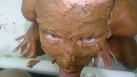Brown wife - Totally covered in shit (FHD-1080p) Picture 1