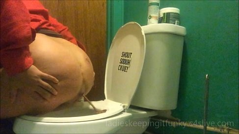 Funkyladies - Oxana’s Out, About, and Having Fun (HD-720p, Diarrhea) Picture 2