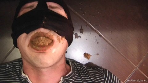 Princess Jenny - Jenny did a crap on her slave in the bathroom - Image 4