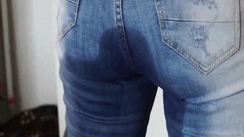 Shit in the pants (Full HD 1080p) Picture 1