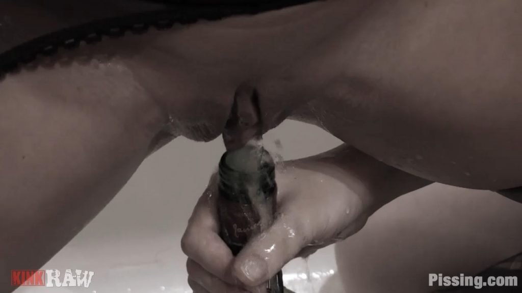 KinkRaw - Extraordinar Pissing Games [Pissing.com] img 3