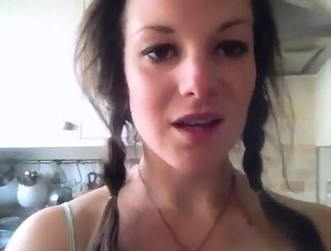 Self Filmed Amateur Teen Pooping (640x360)