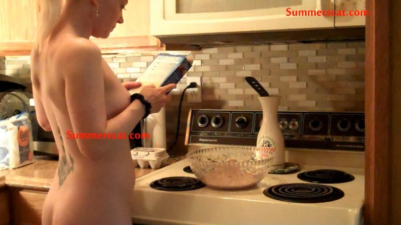 Watch me prepare my delicious brownies (Cosmic Girl Summer)