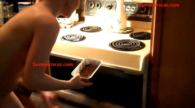 Watch me prepare my delicious brownies (Cosmic Girl Summer) Image 3