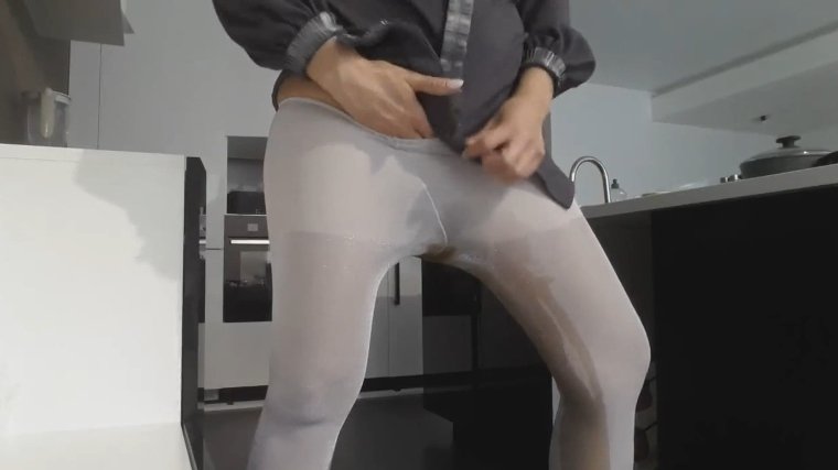 Goddess pantyhose pee (Thefartbabes) Image 3