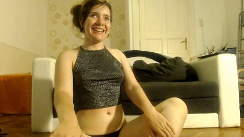 Sexysally - Sally desperately needs to drop 5 little turds (FullHD / 1080p / 1,18 Gb)