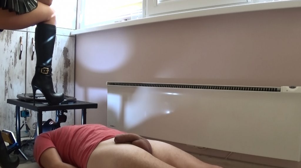 Anna Mistress - Big shit and cum in his mouth (532 Mb / 1080p)